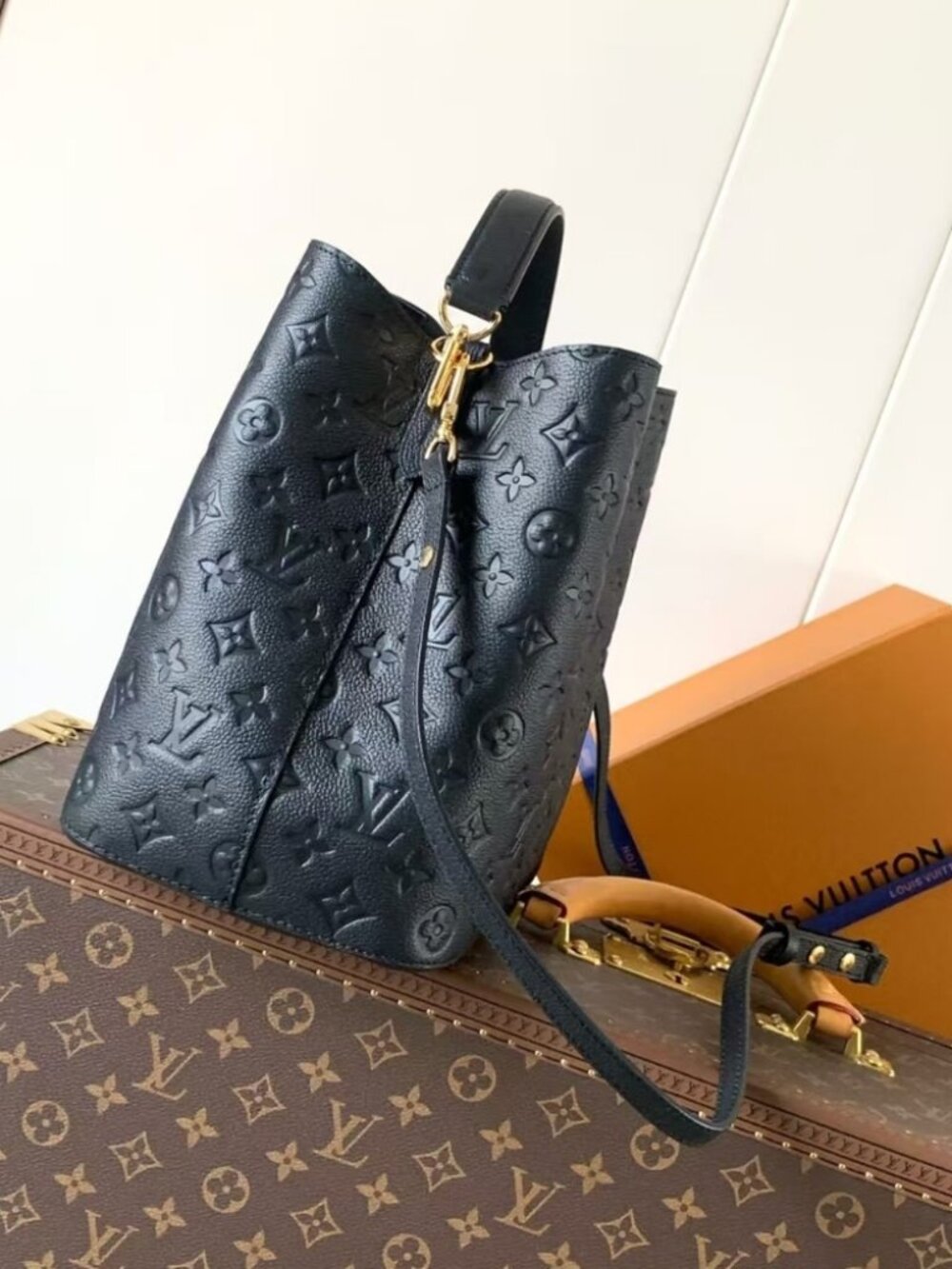 Louis Vuitton Néonoé MM Bag - Picture 5 of 9